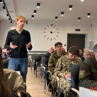 Скандальна забудова біля міського озера в Івано-Франківську: громада знову проти