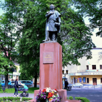 Знайомимось з історичними спорудами: пам'ятник Адаму Міцкевичу