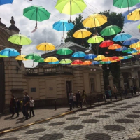 Кольорові парасольки в центрі Франківська встановлять не за кошти міста 