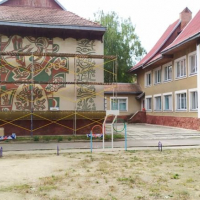  Скандальне сграфіто на фасаді «Карпатської казки» пропонують зрізати і передати в музей