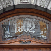 У Франківську відреставрували унікальні двері столітньої кам'яниці. ФОТО