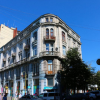 У центрі Івано-Франківська обвалився фасад на історичній кам’яниці